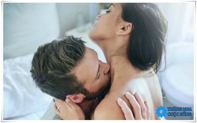 Đàn ông thích tiếng rên khi ân ái