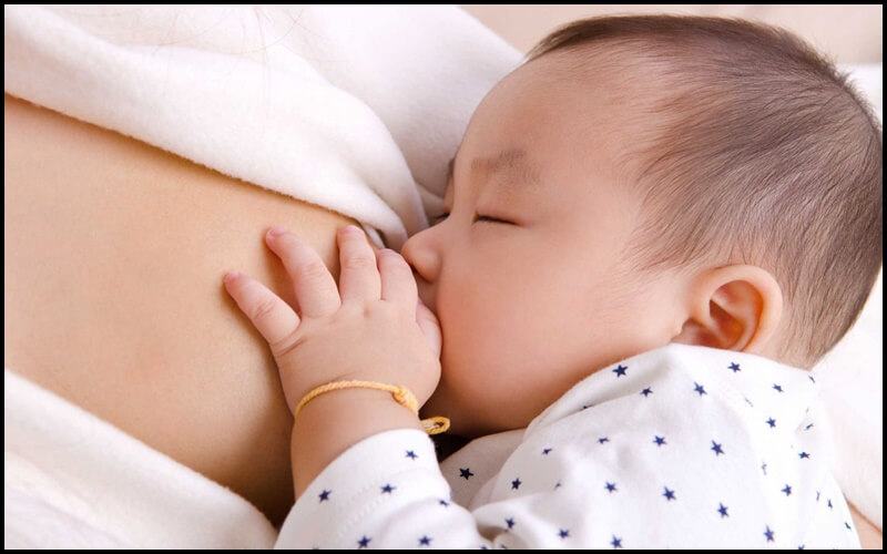 đặt túi ngực cho con bú