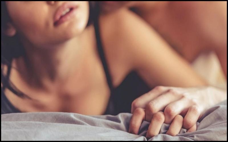 Dương vật chạm vào cổ tử cung