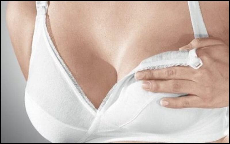 Đầu nhũ hoa có chất màu trắng